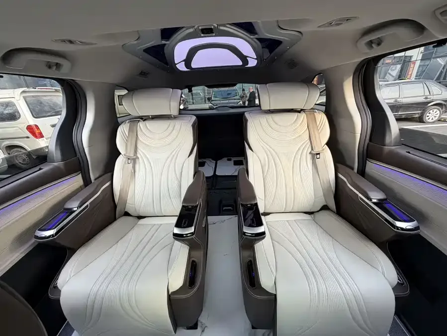 Toyota Sienna SIENNA 2024 2.5L Hybrid Luxury Edition 2024 — миниатюра 4