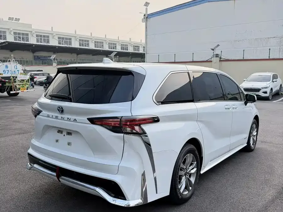 Toyota Sienna SIENNA 2024 2.5L Hybrid Luxury Edition 2024 — миниатюра 5