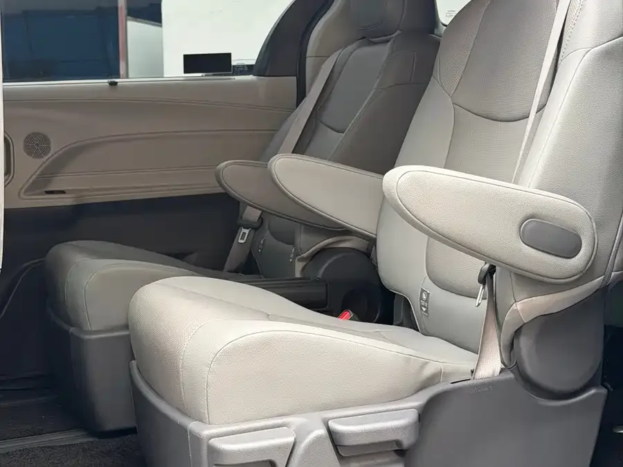 Toyota Sienna SIENNA 2021 2.5L Hybrid Luxury Edition 2023 — миниатюра 2