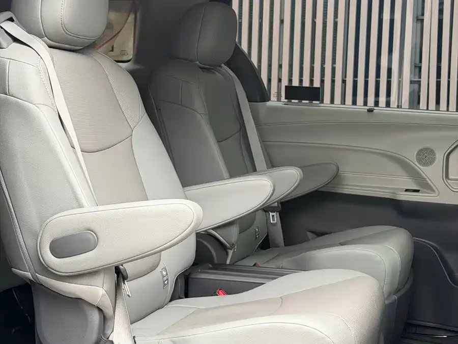 Toyota Sienna SIENNA 2021 2.5L Hybrid Luxury Edition 2023 — миниатюра 3