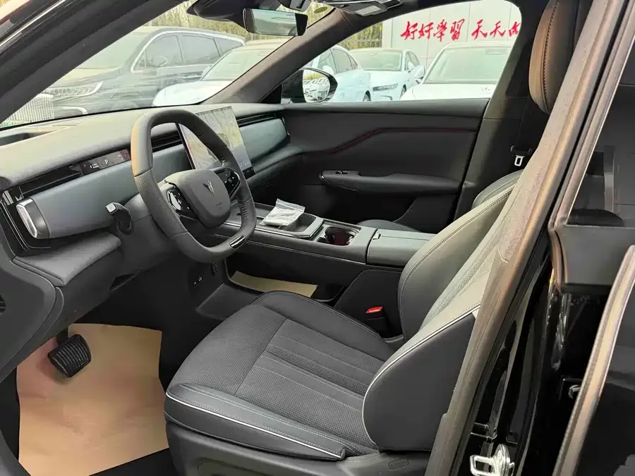 Voyah Courage Lantu Zhiyin 2024 4WD Global Edition 2025 — миниатюра 4