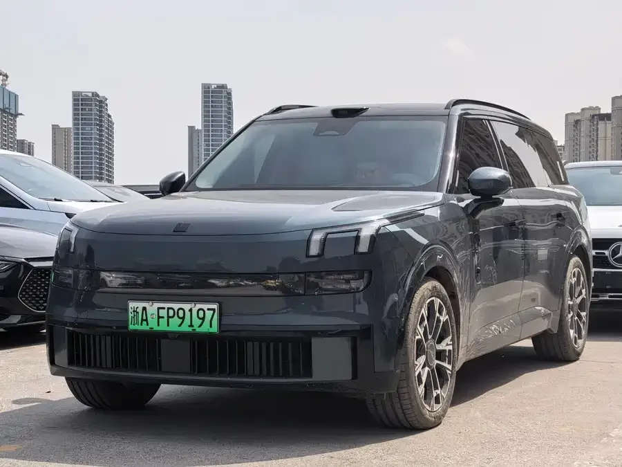 Lynk & Co 900 2025