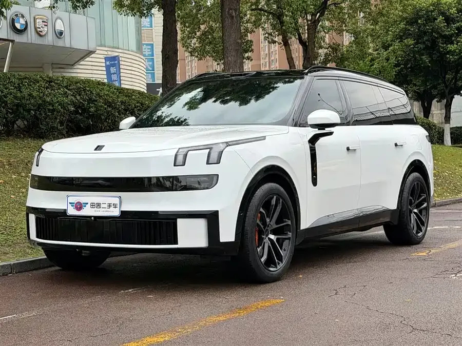 Lynk & Co 900 2025