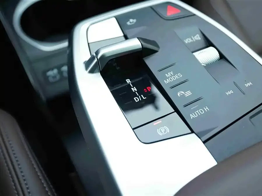 BMW X1 2023 sDrive25Li X Design Package 2024 — миниатюра 3