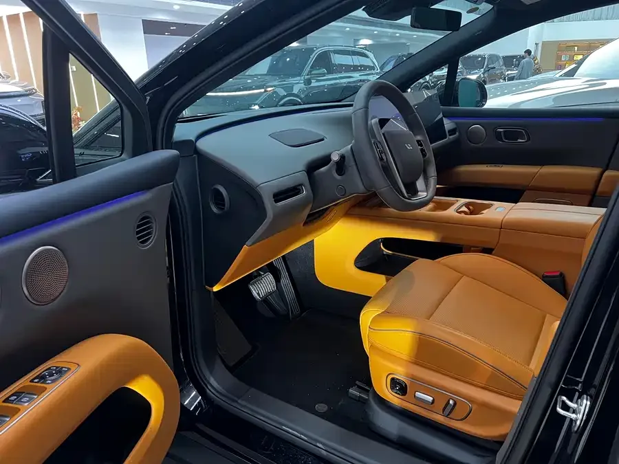 Li Auto i6 Ideal i6 2025 two-wheel drive standard version 2025 — миниатюра 2