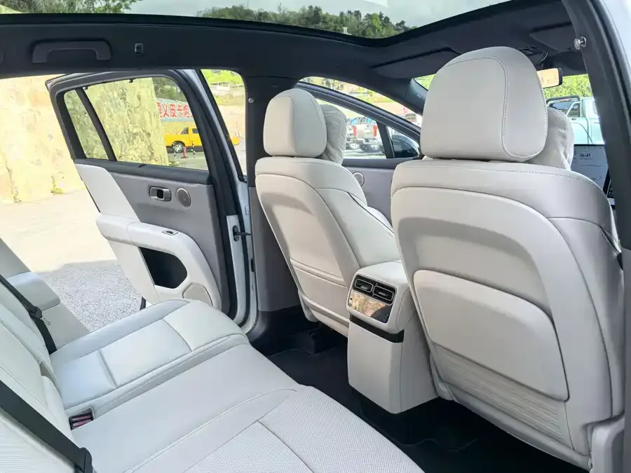Li Auto i6 Ideal i6 2025 two-wheel drive standard version 2026 — миниатюра 2