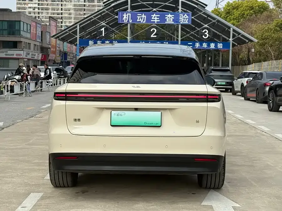 Li Auto i6 Li Auto i6 2025 AWD Standard Edition 2026 — миниатюра 2