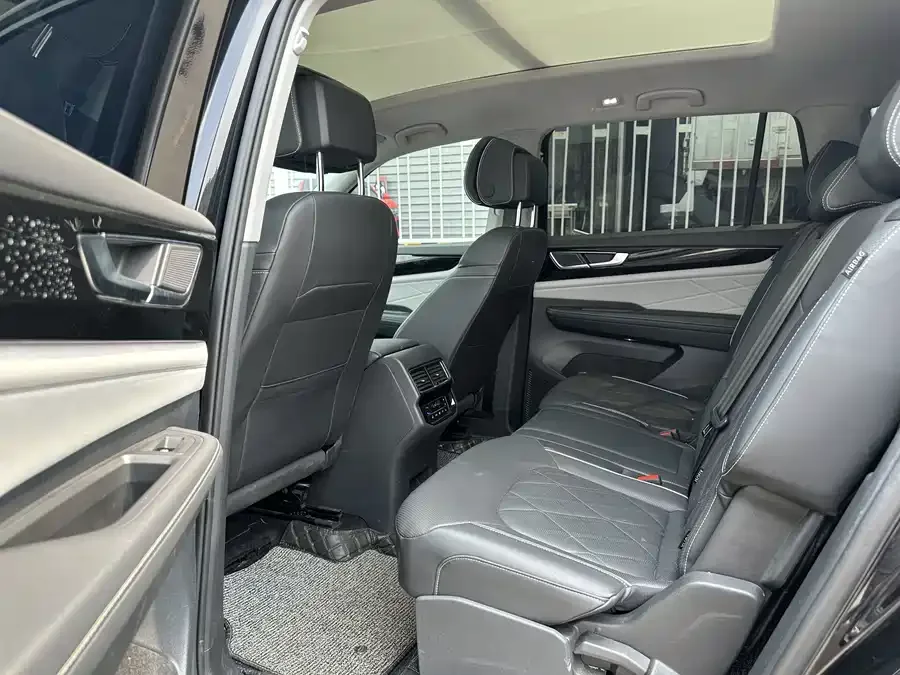 Volkswagen Teramont 2023 Touron 380TSI 4WD Luxury Edition 2023 — миниатюра 3