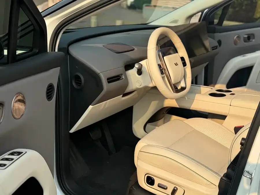 Li Ideal i8 Ideal i8 2025 Standard Edition 2025 — миниатюра 4