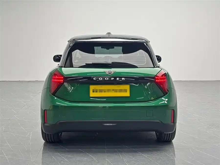 MINI electric COOPER Electric MINI COOPER 2024 456km COOPER E Classic 2025 — миниатюра 2