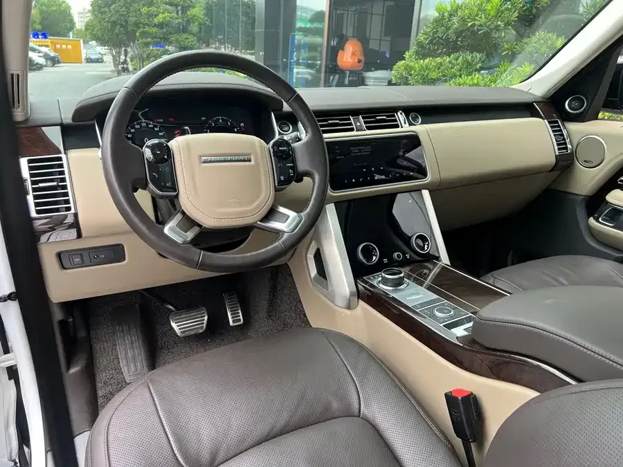 Land Rover Range Rover Range Rover 2022 3.0 L6 360PS Legend Edition 2022 — миниатюра 3
