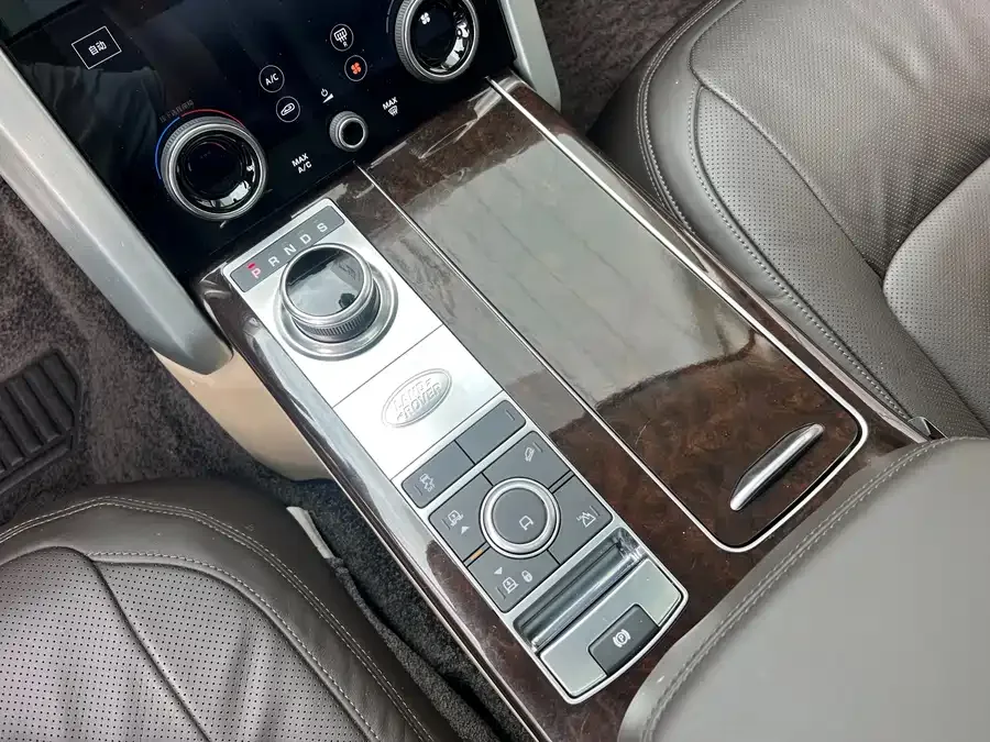 Land Rover Range Rover Range Rover 2022 3.0 L6 360PS Legend Edition 2022 — миниатюра 5