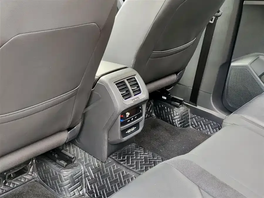 Volkswagen Tayron Tanyue 2022 330TSI 2WD Luxury Smart Edition 2022 — миниатюра 3