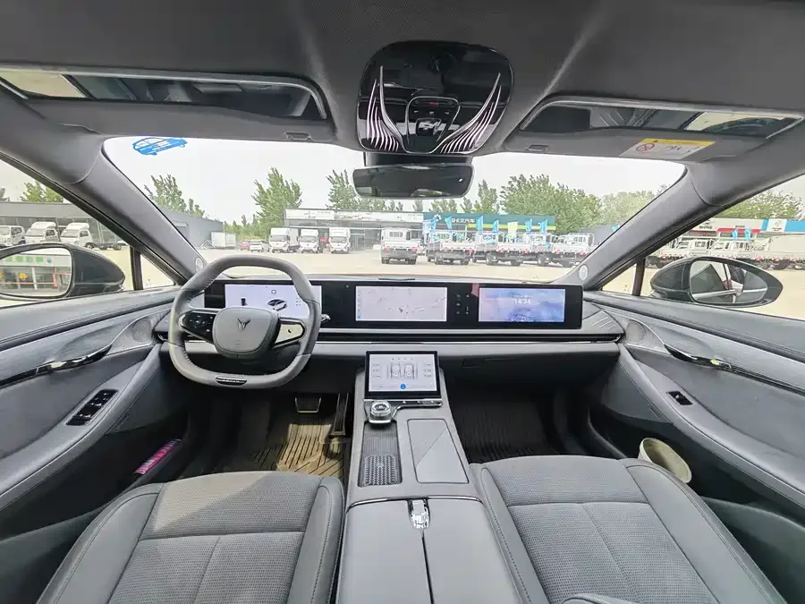 Voyah Lantu light chasing Lantu Light Chasing 2024 PHEV 4WD Long-Range Executive Edition 2024 — миниатюра 3