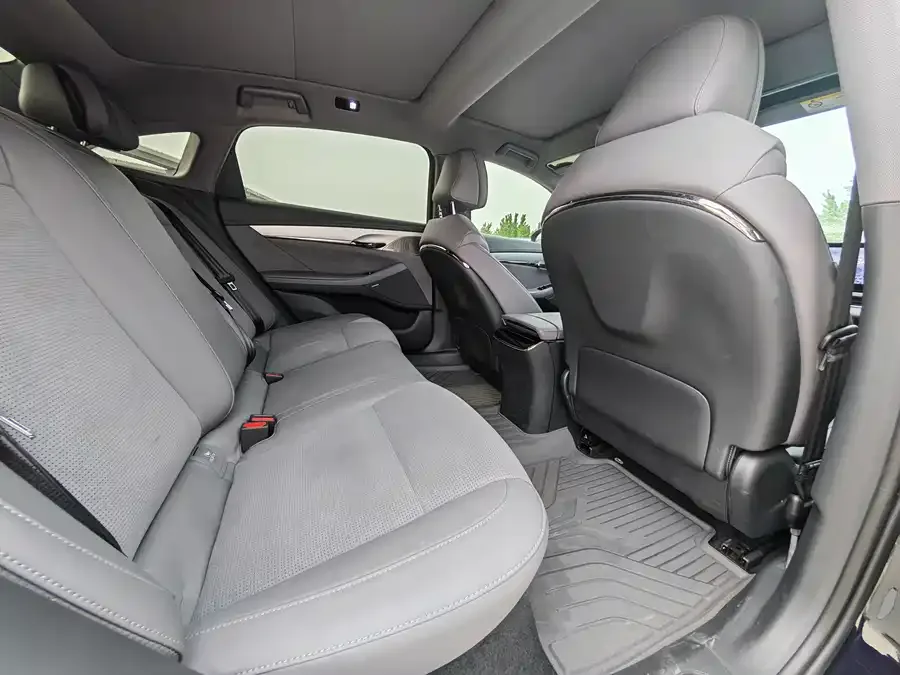 Voyah Lantu light chasing Lantu Light Chasing 2024 PHEV 4WD Long-Range Executive Edition 2024 — миниатюра 5