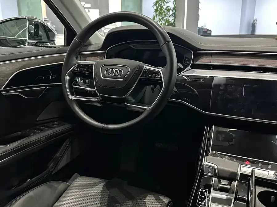 Audi A8 2022 A8L Horch Founders Edition Legend 2022 — миниатюра 4