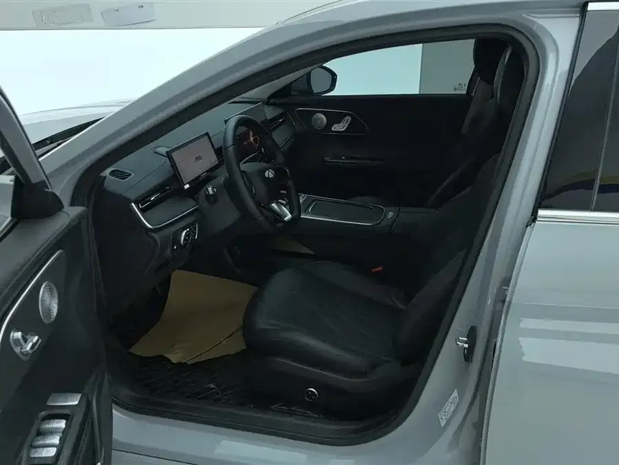 Chery Fengyun A8L Fengyun A8L 2025 1.5TGDI 145km Comfort Edition 2025 — миниатюра 3