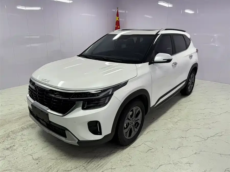 Kia Cyrus (Seltos) 2023 Certus 1.5L CVT Luxury Edition 2023 — фото 1, купить с доставкой в Москву