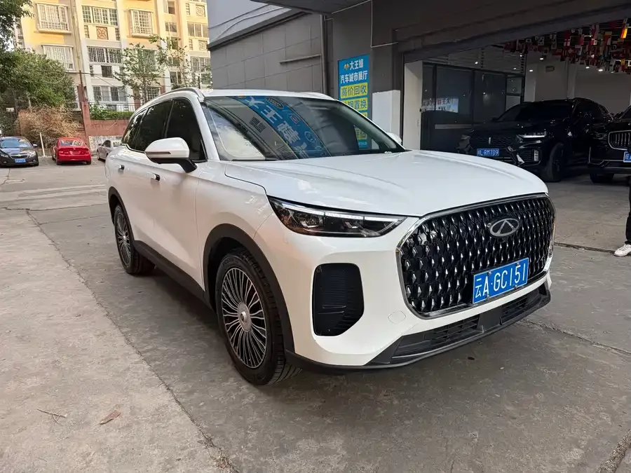Chery Tiggo 8L Tiggo 8L 2024 2.0T 2WD Luxury Edition 5 Seaters 2025 — миниатюра 3