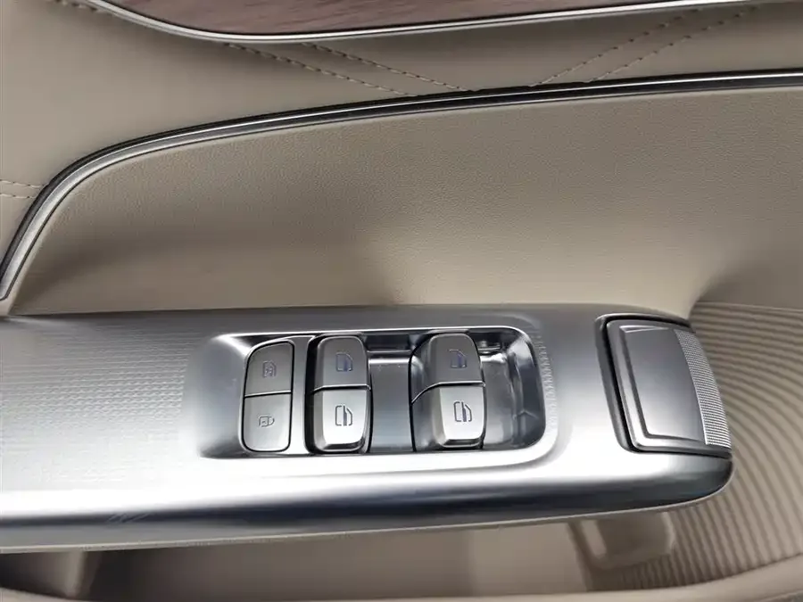 Chery Fengyun Fengyun A9L Fengyun A9L 2025 260 Super Long Range Premium Edition 2026 — миниатюра 3