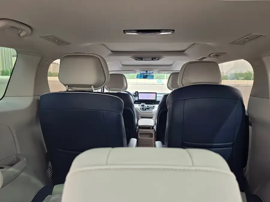 Roewe iMAX8 Roewe iMAX8 2022 400TGI Gathering Edition 2022 — миниатюра 4