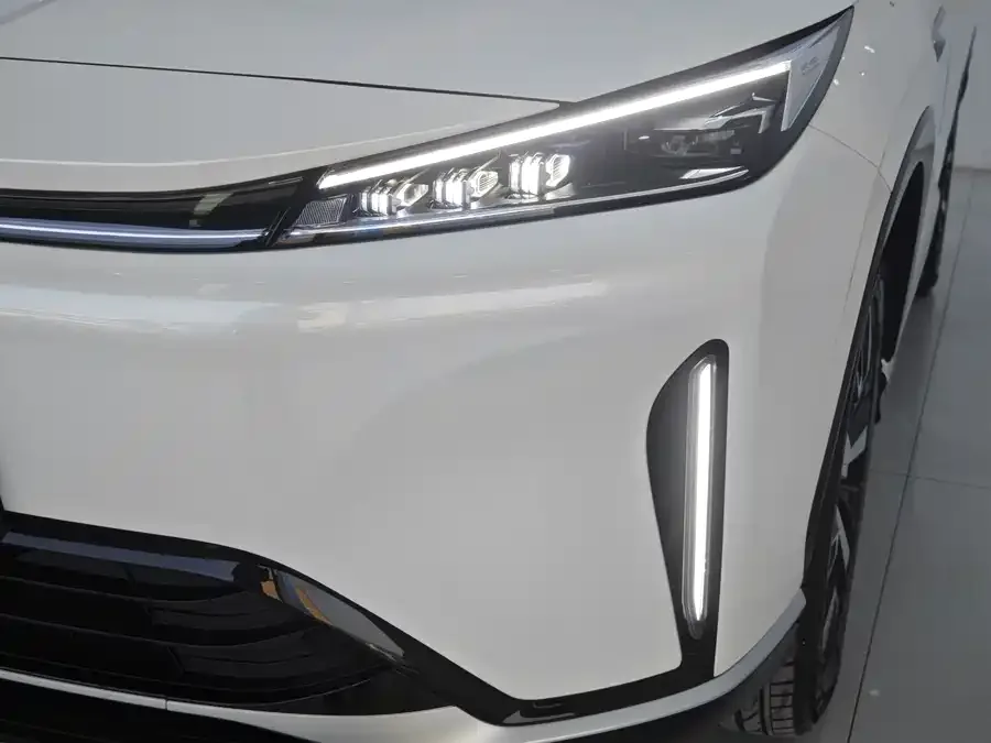 Roewe D5X DMH Roewe D5X DMH 2024 135 Technology Edition 2025 — миниатюра 4