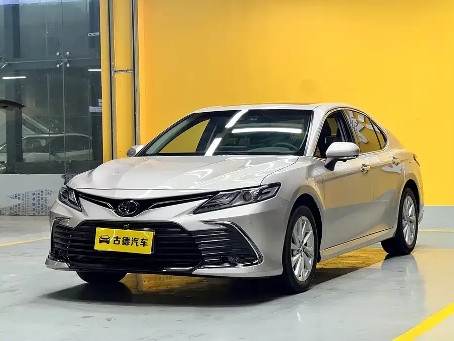 Toyota Camry Camry 2023 2.0G Deluxe Edition 2023 — фото 1, купить с доставкой в Москву