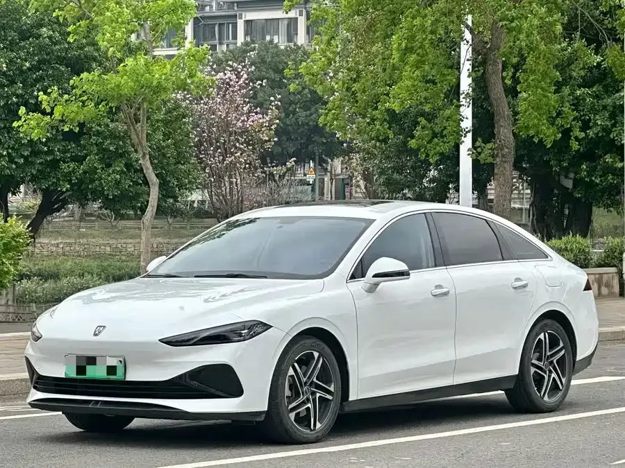 Roewe D7 Roewe D7 2023 DMH 125km Beyond Edition 2024 — фото 1, купить с доставкой в Москву