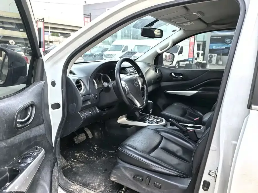 Nissan Navara Navara 2023 2.5L Automatic 4WD Premium Edition 2023 — миниатюра 5
