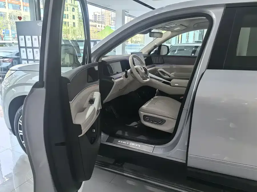 BYD N9 Denza N9 2025 flagship model 2025 — миниатюра 3
