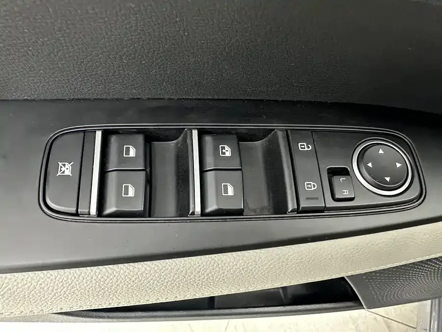 Kia K3 2023 1.5L CVT Luxury Edition 2023 — миниатюра 5