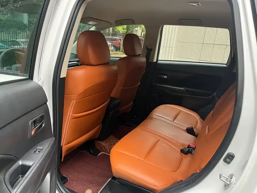 Mitsubishi Outlander Outlander 2020 2.0L 2WD 5-seater 2023 — миниатюра 3