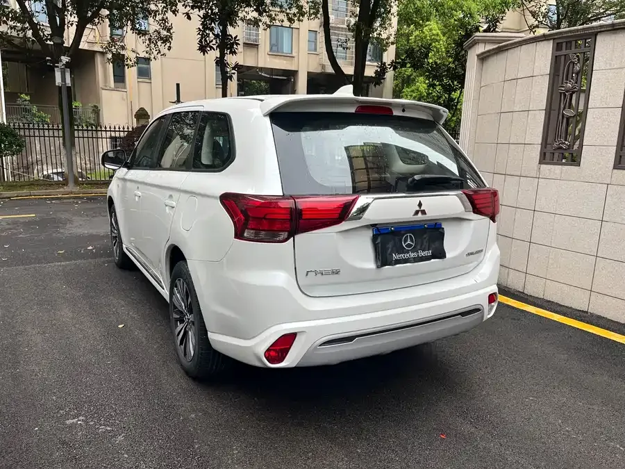 Mitsubishi Outlander Outlander 2020 2.0L 2WD 5-seater 2023 — миниатюра 4