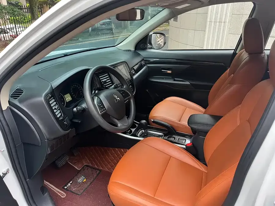 Mitsubishi Outlander Outlander 2020 2.0L 2WD 5-seater 2023 — миниатюра 5