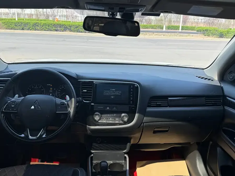 Mitsubishi Outlander Outlander 2021 2.4L 4WD Enjoy Edition 7 Seaters 2022 — миниатюра 4