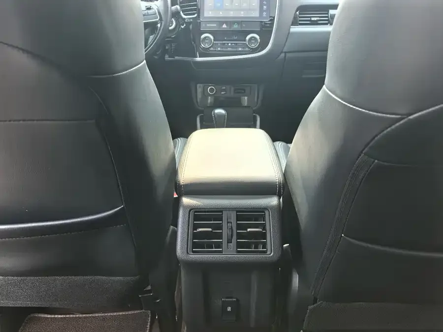 Mitsubishi Outlander Outlander 2021 2.4L 4WD Dynamic Edition 5 Seaters 2022 — миниатюра 5