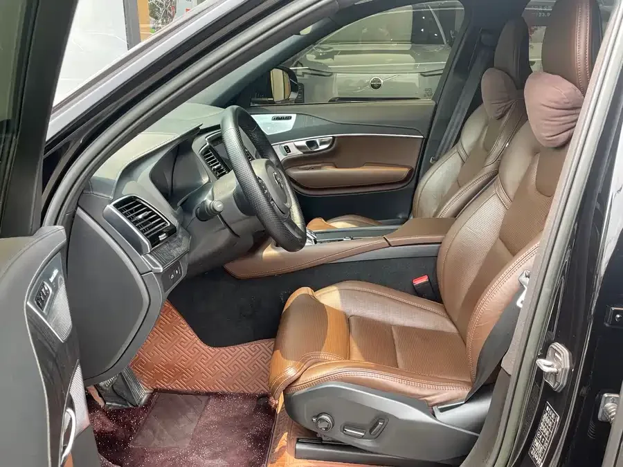 Volvo XC90 Plug-in Hybrid 2023 T8 RECHARGE Zhizun Luxury Edition 7 Seaters 2022 — миниатюра 2