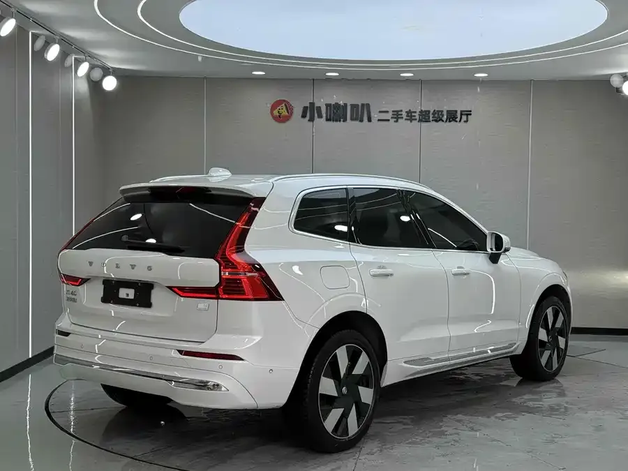 Volvo XC60 Plug-in Hybrid 2024 T8 Plug-in Hybrid Long-range Four-wheel Drive Zhiyuan Luxury Edition 2024 — миниатюра 2