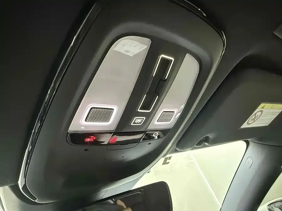 Volvo XC60 Plug-in Hybrid 2024 T8 Plug-in Hybrid Long-range Four-wheel Drive Zhiyuan Luxury Edition 2024 — миниатюра 4