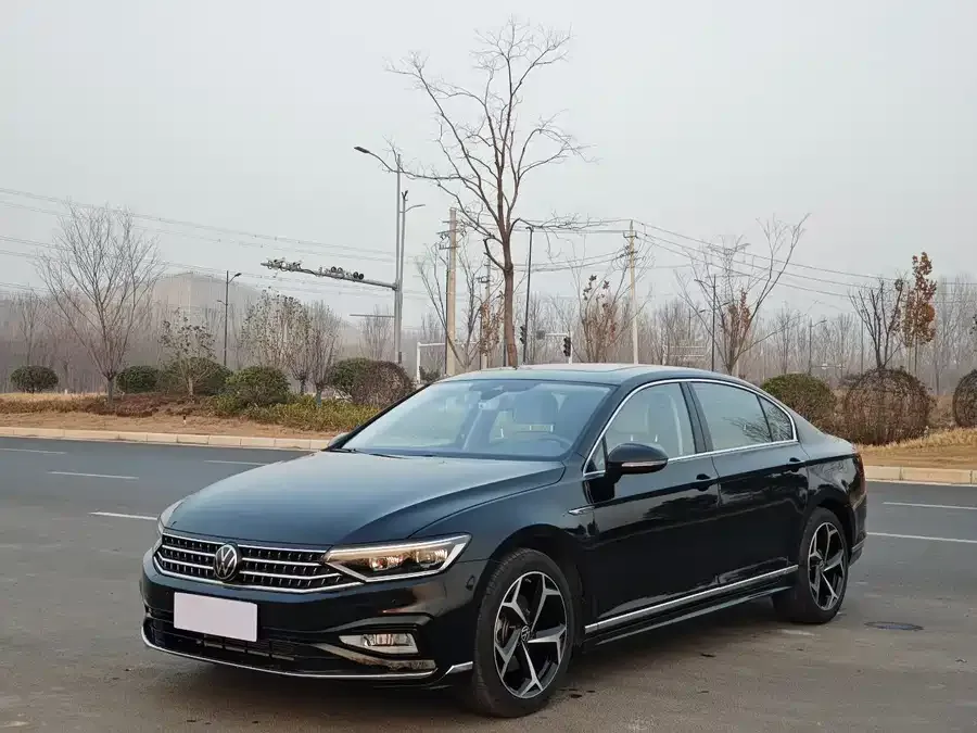 Volkswagen Magotan Magotan 2025 facelift model 330TSI DSG luxury model 2025 — фото 1, купить с доставкой в Москву