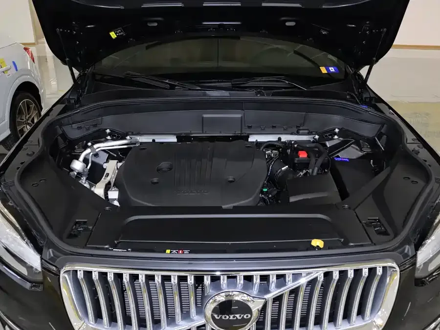 Volvo XC90 2023 B5 Smart Luxury Edition 5 Seaters 2024 — миниатюра 3