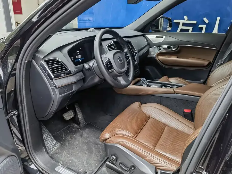 Volvo XC90 2024 B6 Zhiya Luxury Edition 7-seater 2024 — миниатюра 2