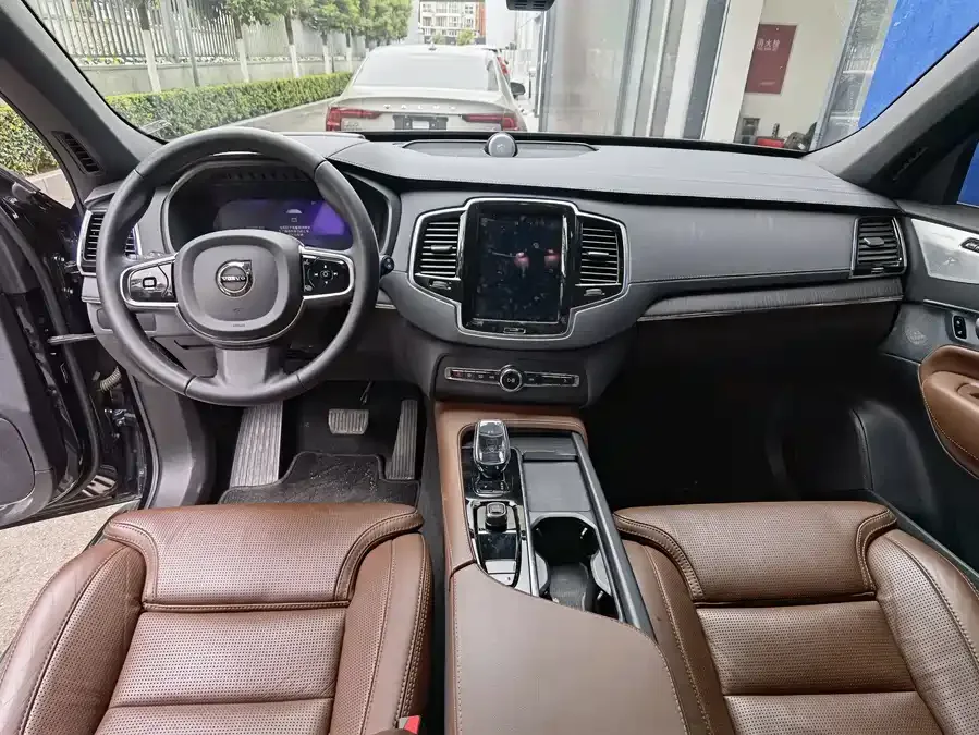 Volvo XC90 2024 B6 Zhiya Luxury Edition 7-seater 2024 — миниатюра 3
