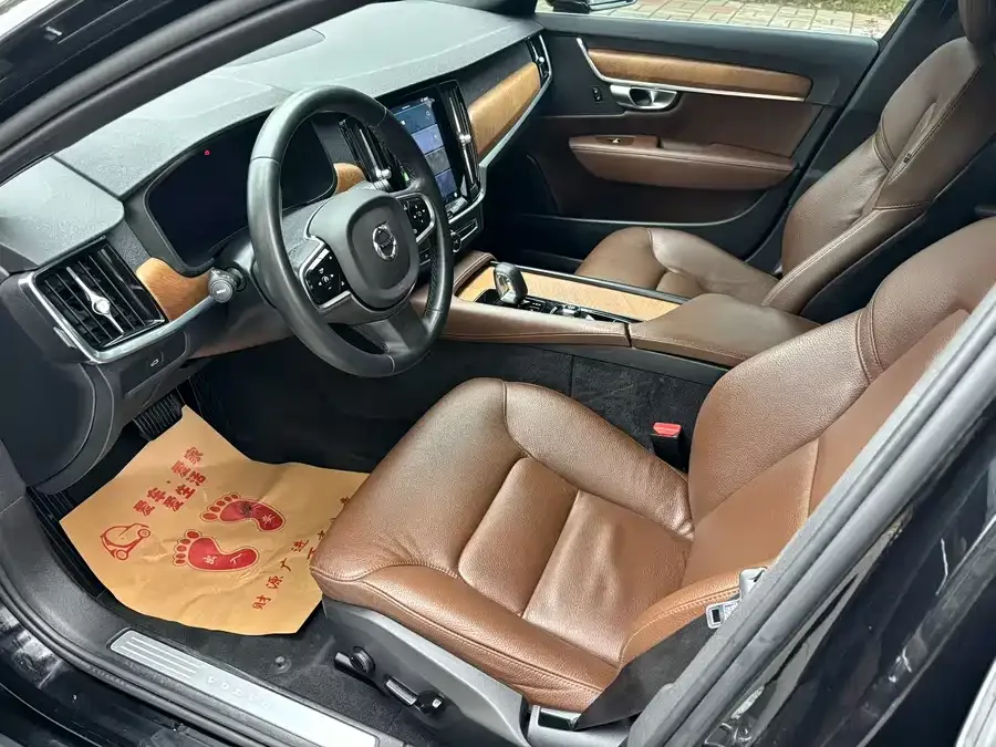 Volvo S90 2023 B5 Zhiyi Luxury Edition 2023 — миниатюра 4