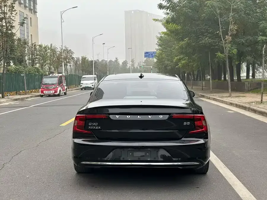 Volvo S90 2023 B5 Zhiyi Luxury Edition 2023 — миниатюра 5