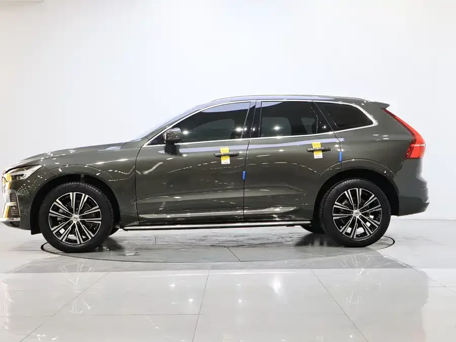 Volvo XC60 2022 B5 four-wheel drive Zhiyuan Deluxe Edition 2022 — миниатюра 2