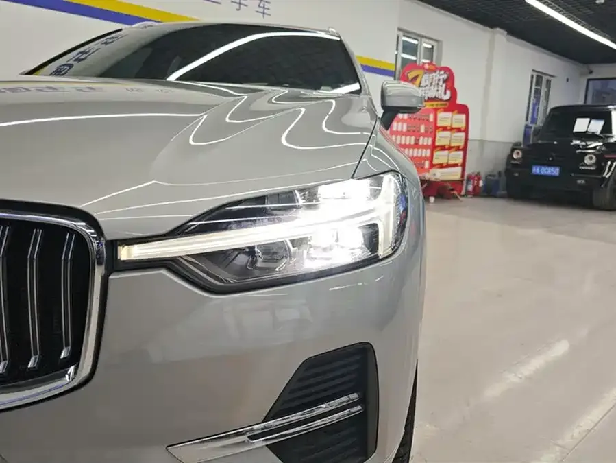 Volvo XC60 2023 B5 4WD Zhiyi Luxury Edition 2023 — миниатюра 2