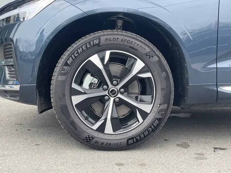 Volvo XC60 2026 B5 4WD Zhiyi Luxury Edition 2026 — миниатюра 4