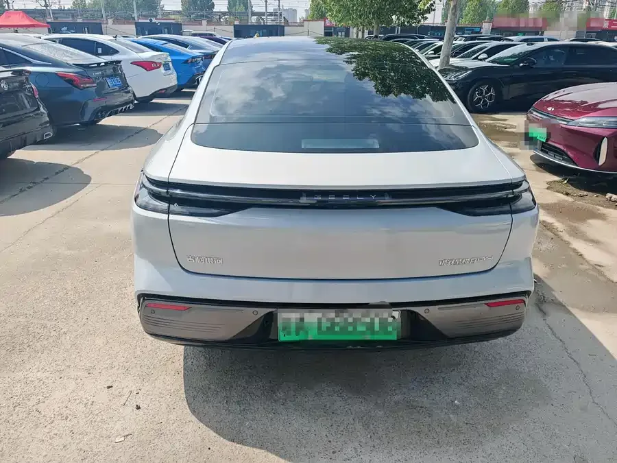 Geely Galaxy Star 8 Galaxy Star 8 2025 130km EM-i Premium Edition 2025 — миниатюра 2