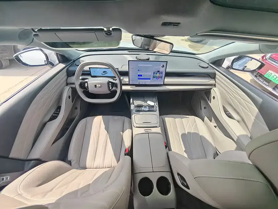 Geely Galaxy Star 8 Galaxy Star 8 2025 130km EM-i Premium Edition 2025 — миниатюра 4